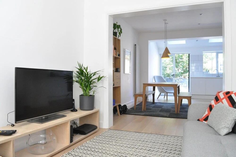 Fantastic 2 Bedroom 2 Storey House in Tooting