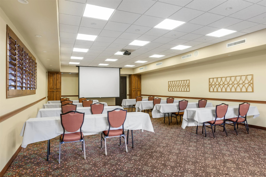 Best Western Plus Arroyo Roble Hotel & Creekside Villas