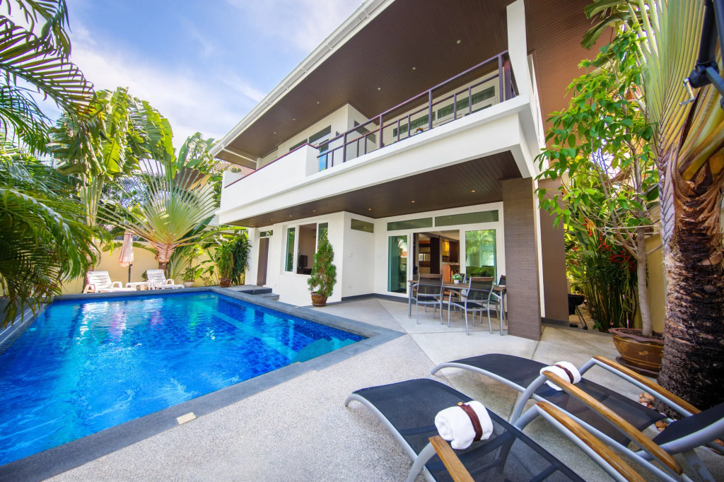 Paradise Pool Villa Pattaya in Tropicana Village