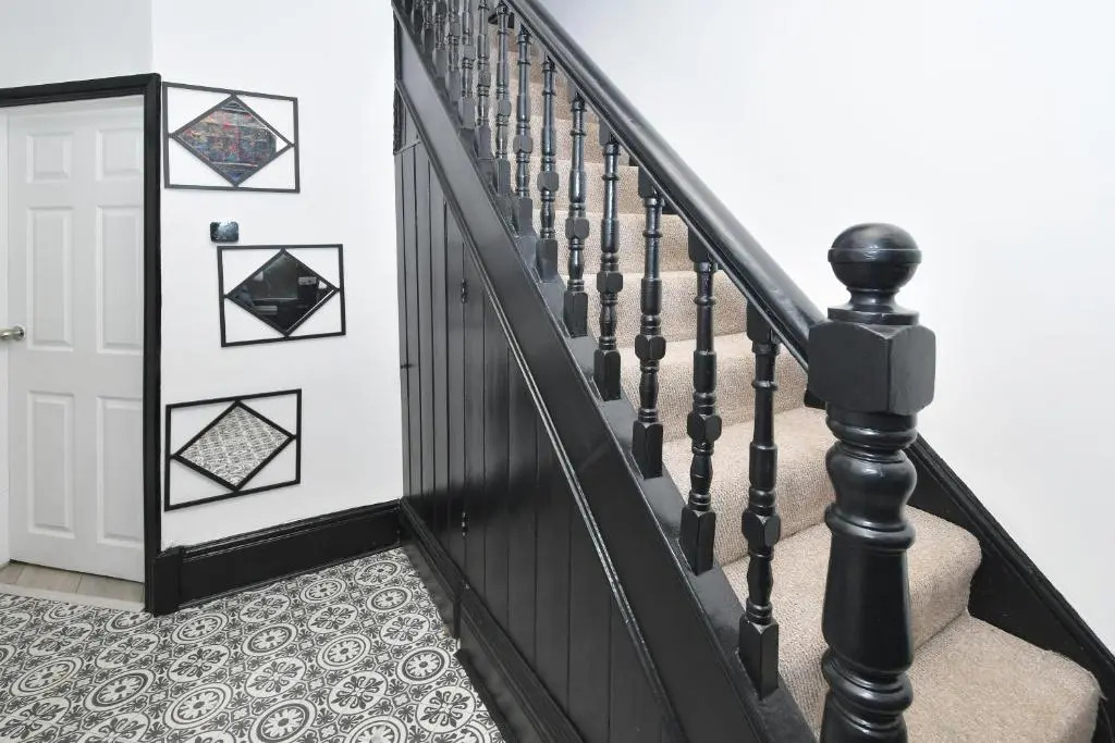 Beautiful 3-bed House by Ministays Stoke-on-trent