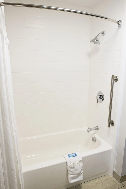 Holiday Inn Express & Suites Greenwood Mall by IHG