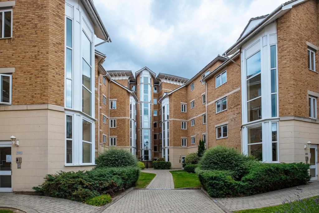 Reading Town Centre River View Serviced Apartments