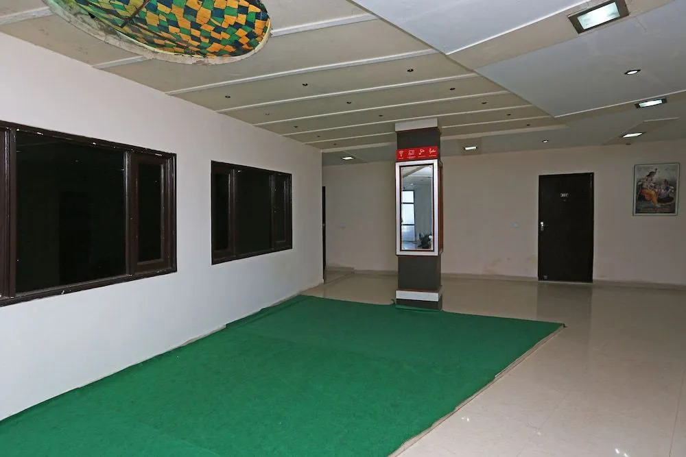 Oyo 18438 Radharani Guest House