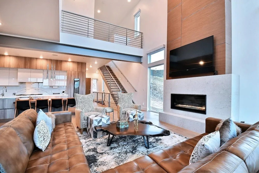 Huge & Newly Constructed 5br/5ba -private Hot Tub! 5 Bedroom Condo by RedAwning