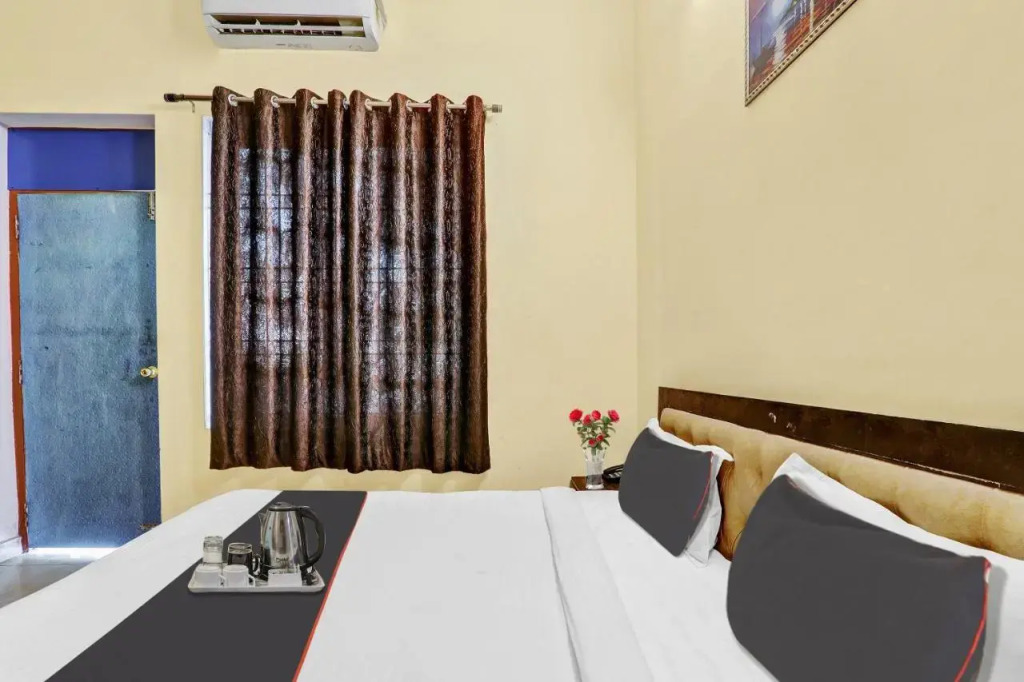 Collection O 70329 The Dev Hotel