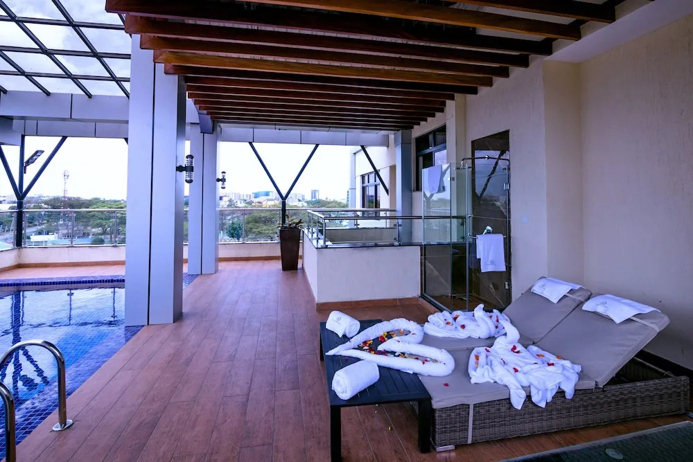 La Maison Royale South C