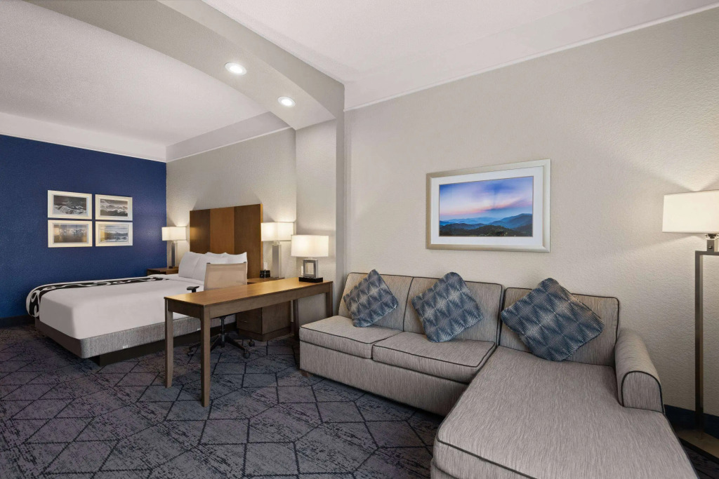 La Quinta Inn and Suites by Wyndham at WaTiki Waterpark