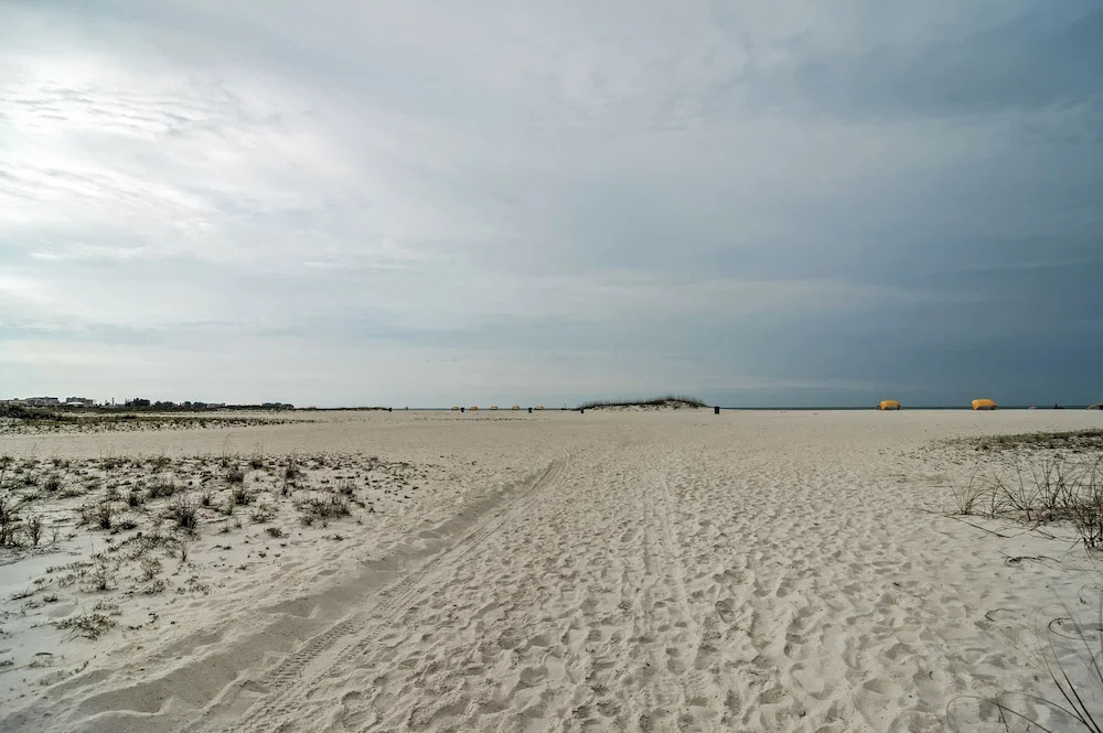 Quiet Cottage < 1/2 Mi to Gulf Coast & Boardwalk!