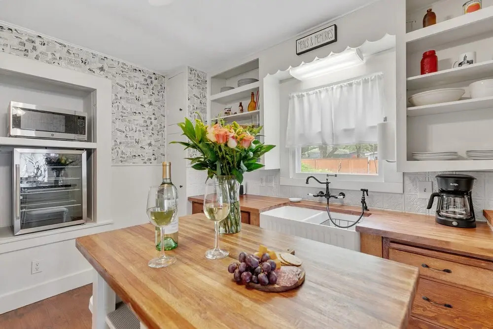 New! Charming Haus Near to Main St!