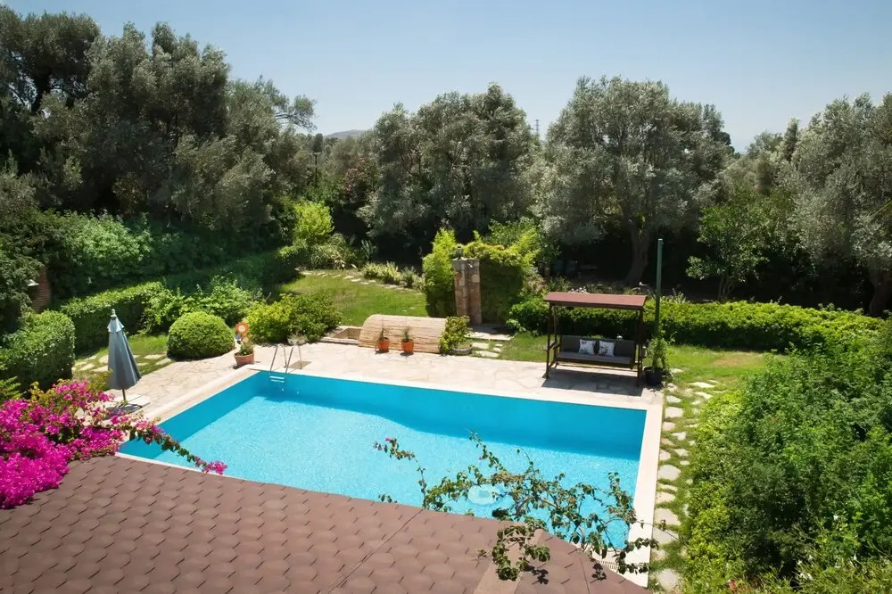 Important Group Villa Costa