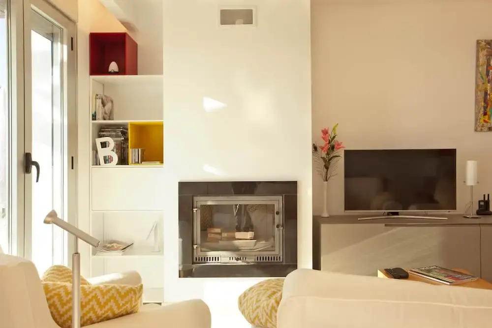 Sunny Terrace Apartment