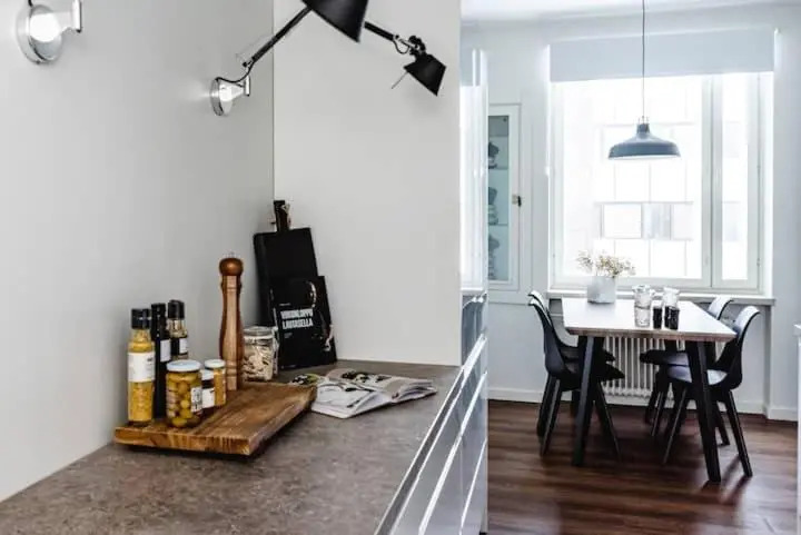 90m2 on pedestrian street on Top Floor, penthouse suite, great view! Incl linen and all