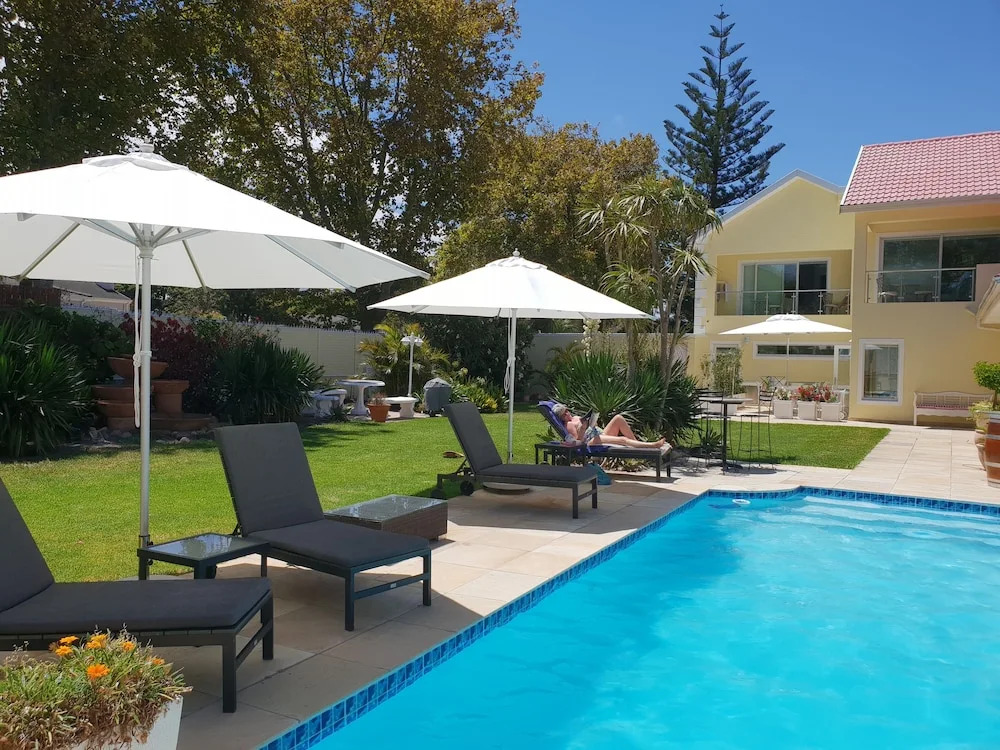 Charming fully fitted double storey Cottage near Constantia Village