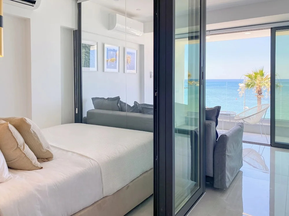 Phaedrus Living Marina Sea  214 Emerald