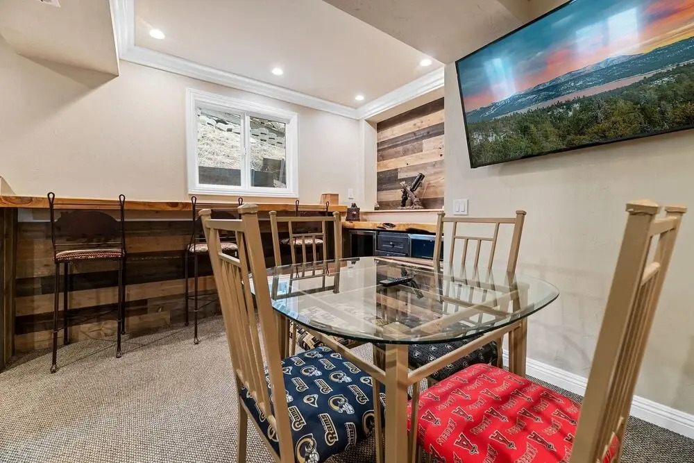 31 - Serenity Pines 4 Bedroom Home by Redawning
