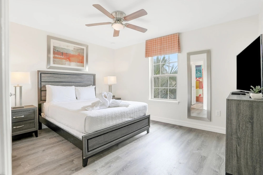 Well-stocked Home With Game Room, Enclosed Pool, Patio, & Child-friendly Items
