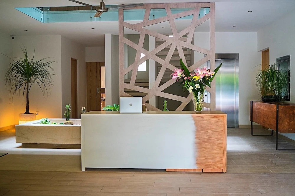 Opal Apt. 302 Just the Best Details, Great Service Ideal Locatio
