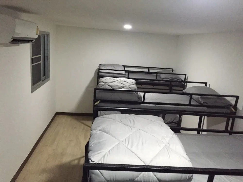 KruDam Gym Hostel
