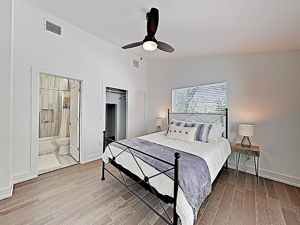 New Listing! Newly Built Luxe Getaway W/ 2 Suites Condo