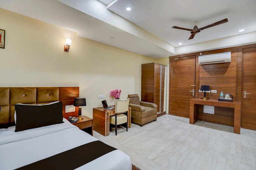 Townhouse Oak Sector 47 Near Medanta