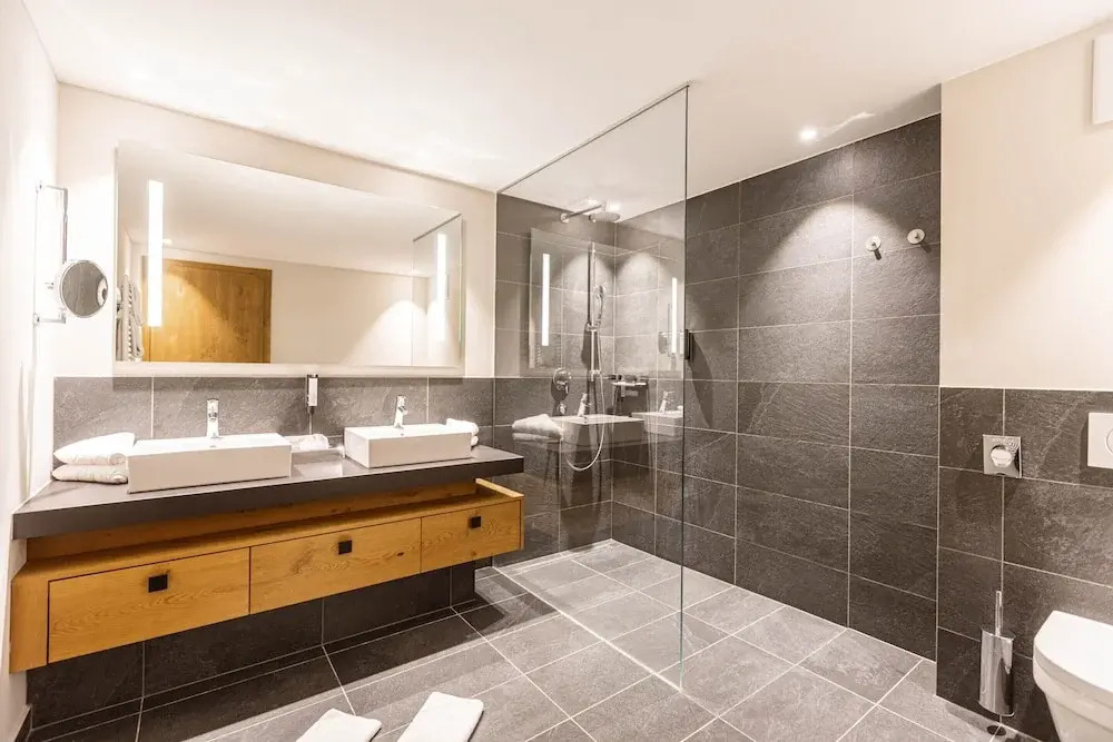 Spacious Apartment With Shared Pool