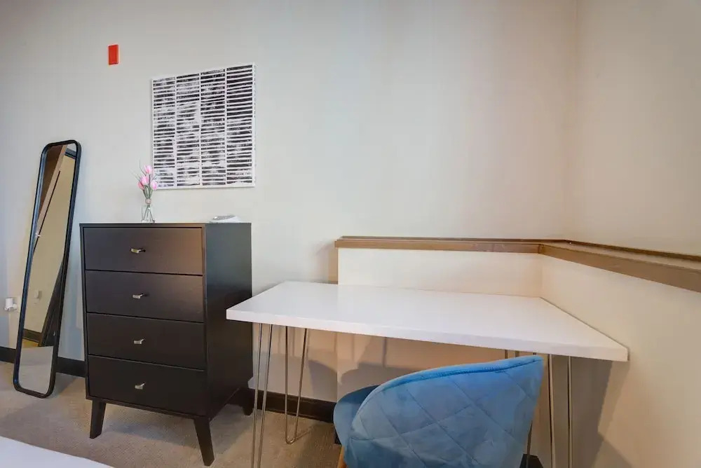 Milwaukee Adorable 1BD 1BA Downtown Apartment