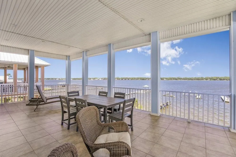 North Floor Pet-friendly Duplex on Little Lagoon