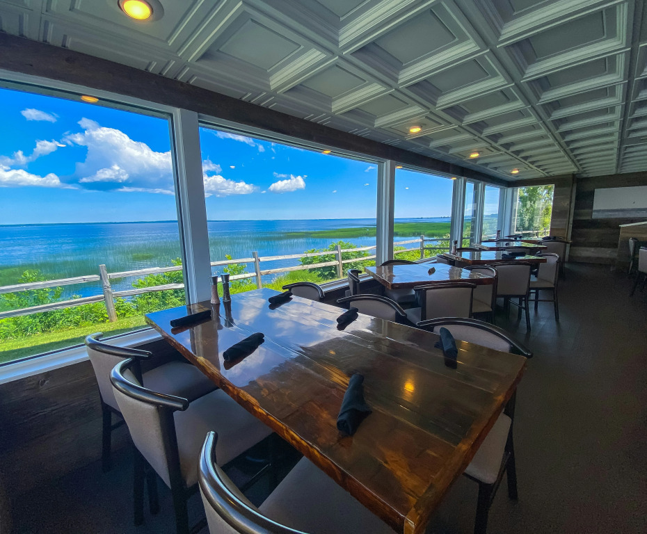 Terrace Bay Hotel - Lakefront