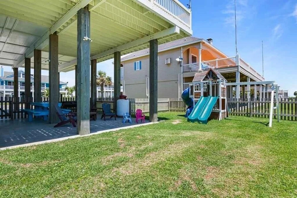 4 Biscayne 4 Bedroom Home by RedAwning