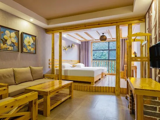 Shennongjia Xiangyunlou Forest Homestay