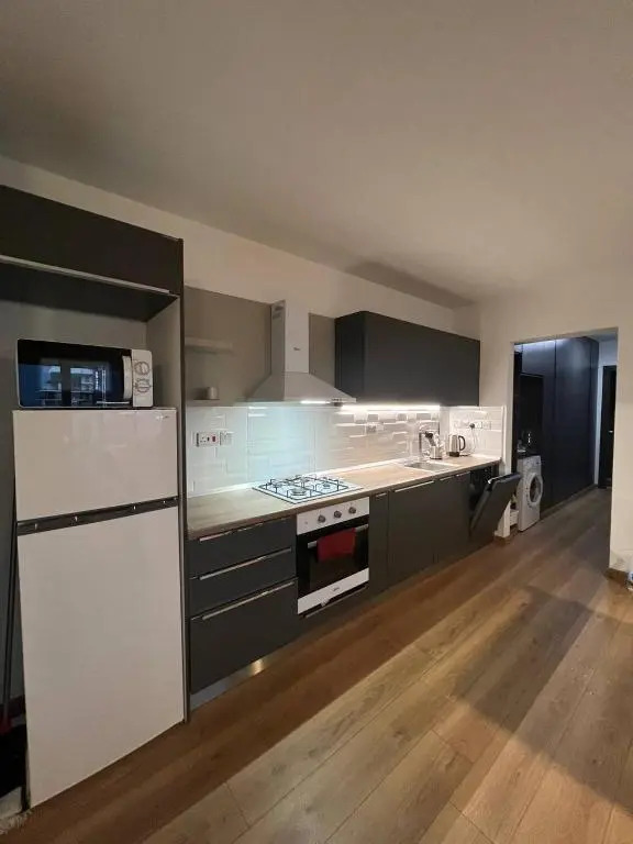 McKenzi Gold 2 bedrooms
