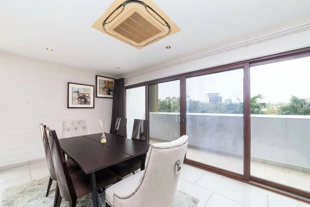 Modern 3BDR Apt at Villaggio - Rooftop Pool Skybar