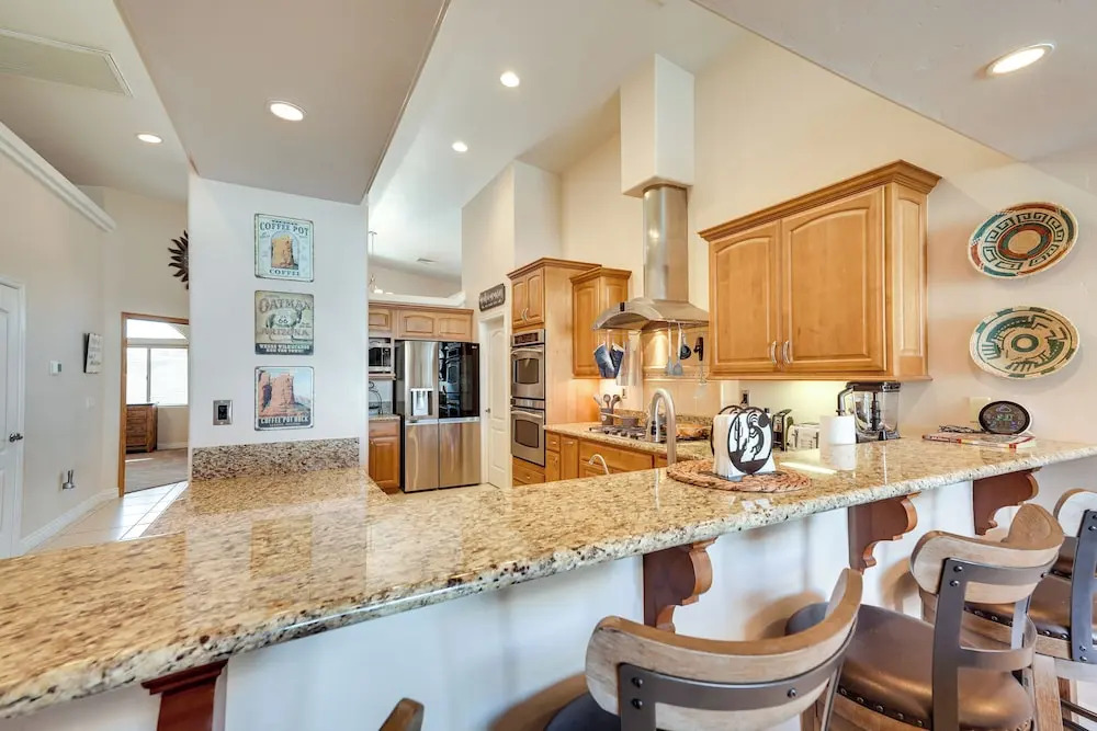 Lake Havasu City Escape w/ Pool, Patio & Grill!