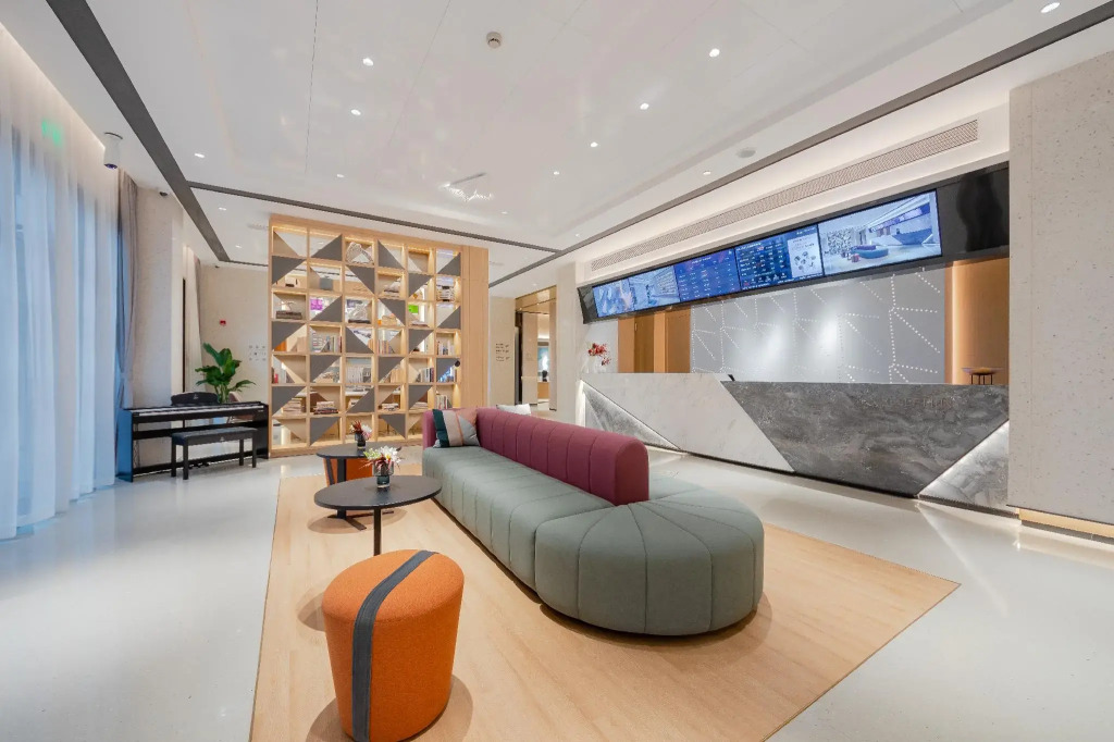 SKYBIRD Hotel (Shanghai International Resort - Chuansha Metro Station Store)