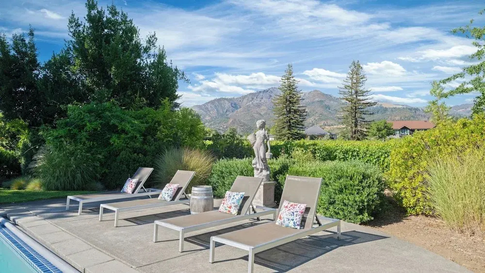 Vineyard Estate w/ Pool, Spa & Bocce Ball + Mins to Wineries & Park Lawndale Manor by Avantstay