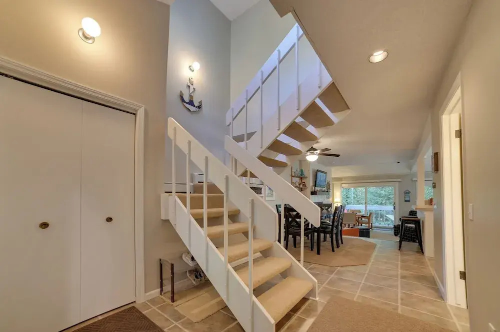 Harbor Springs Condo w/ Fireplace Near Skiing!