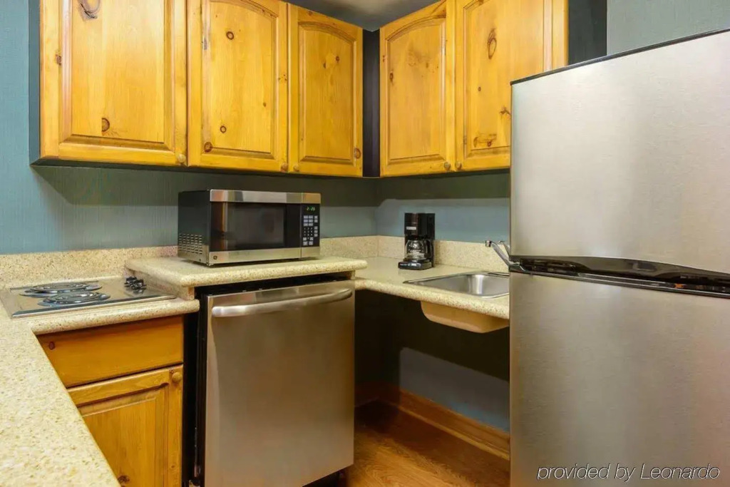 Homewood Suites Phoenix-Metro Center Hotel