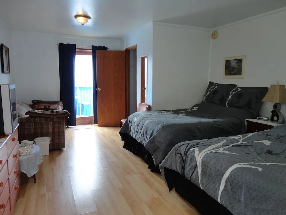 The Mermaid Lodge & Motel