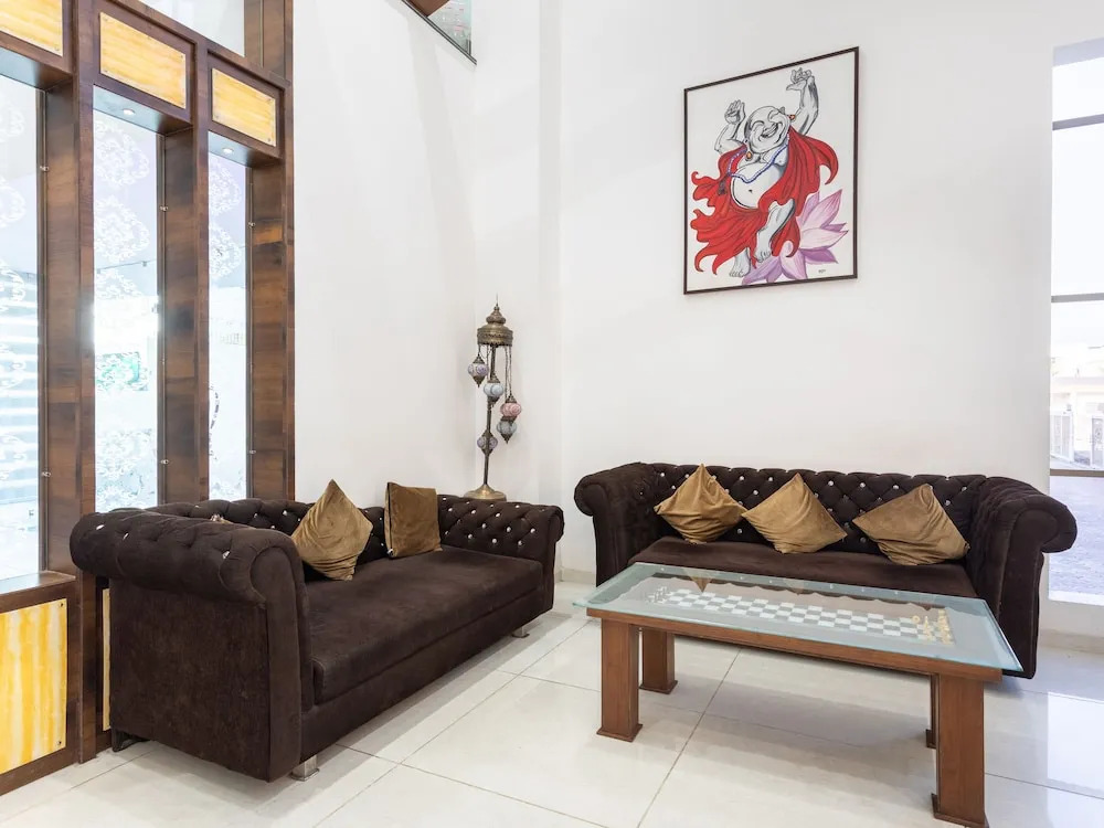 Oyo 40909 Shiv Palace