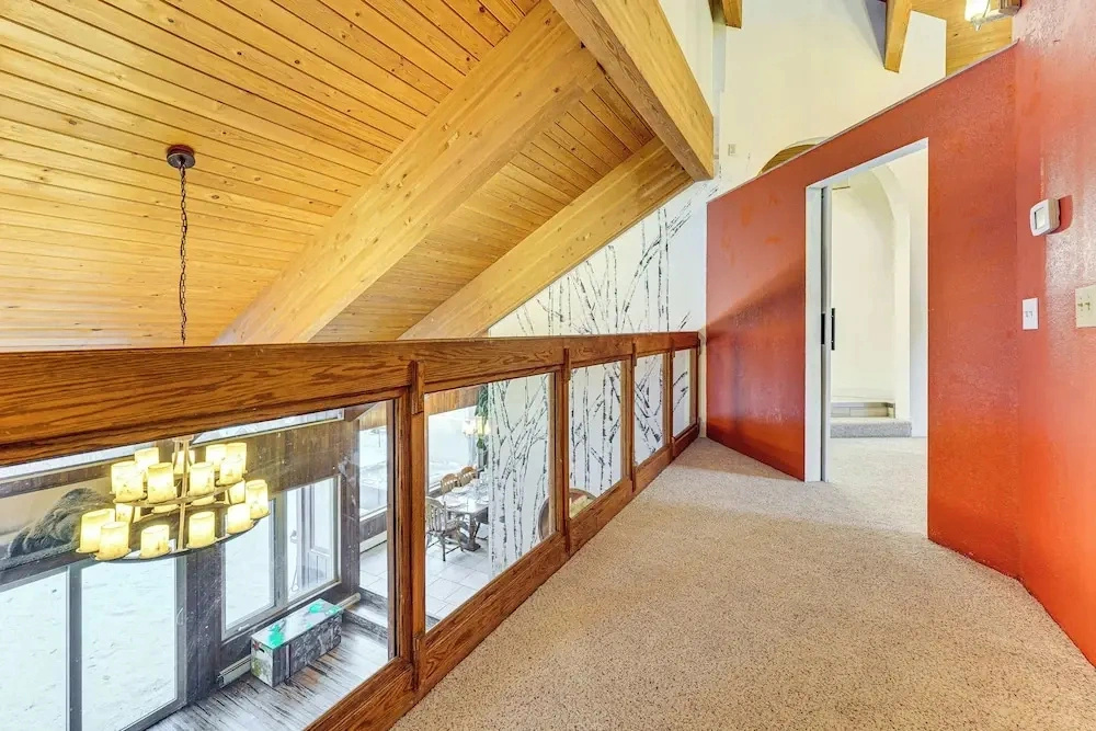 Hike, Ski & Soak! Spacious Anchorage Getaway
