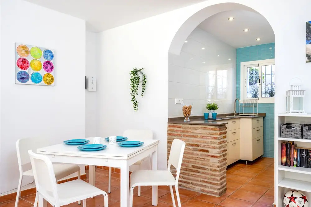 Beachside Apartment with Garden Ref 89