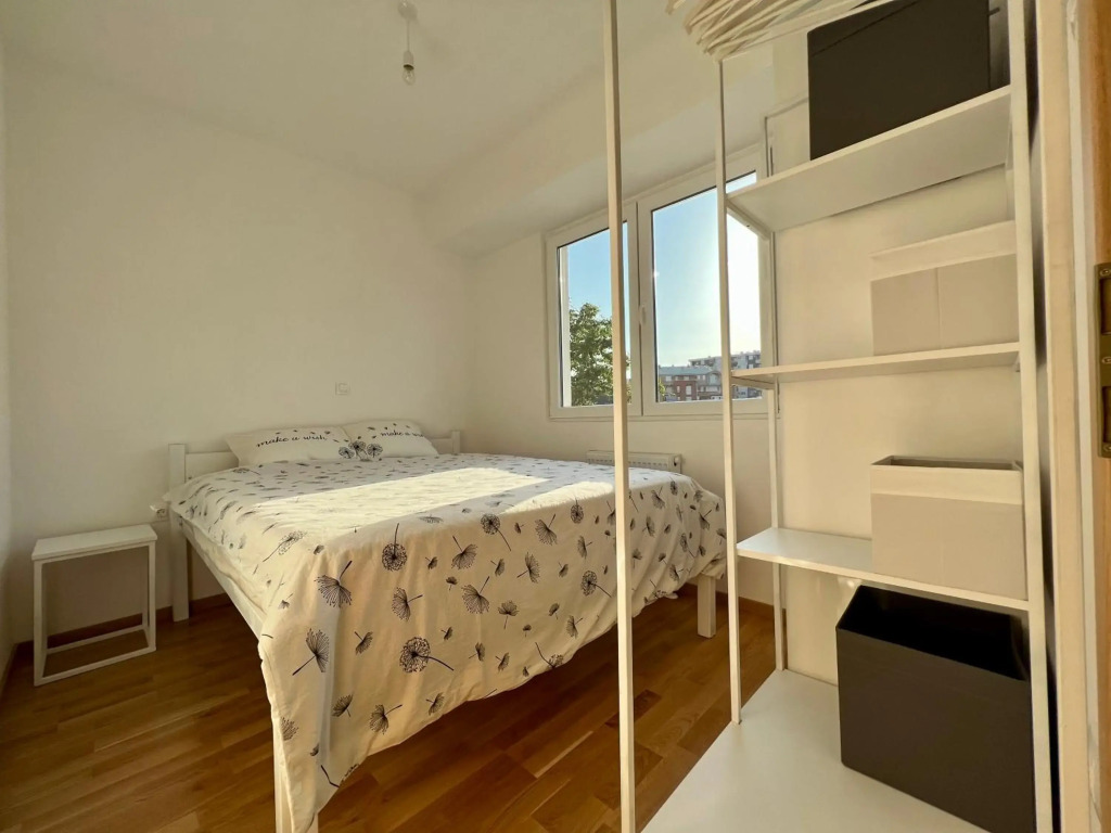 Sara's Apartment Cozy and Close to Center with Private Parking