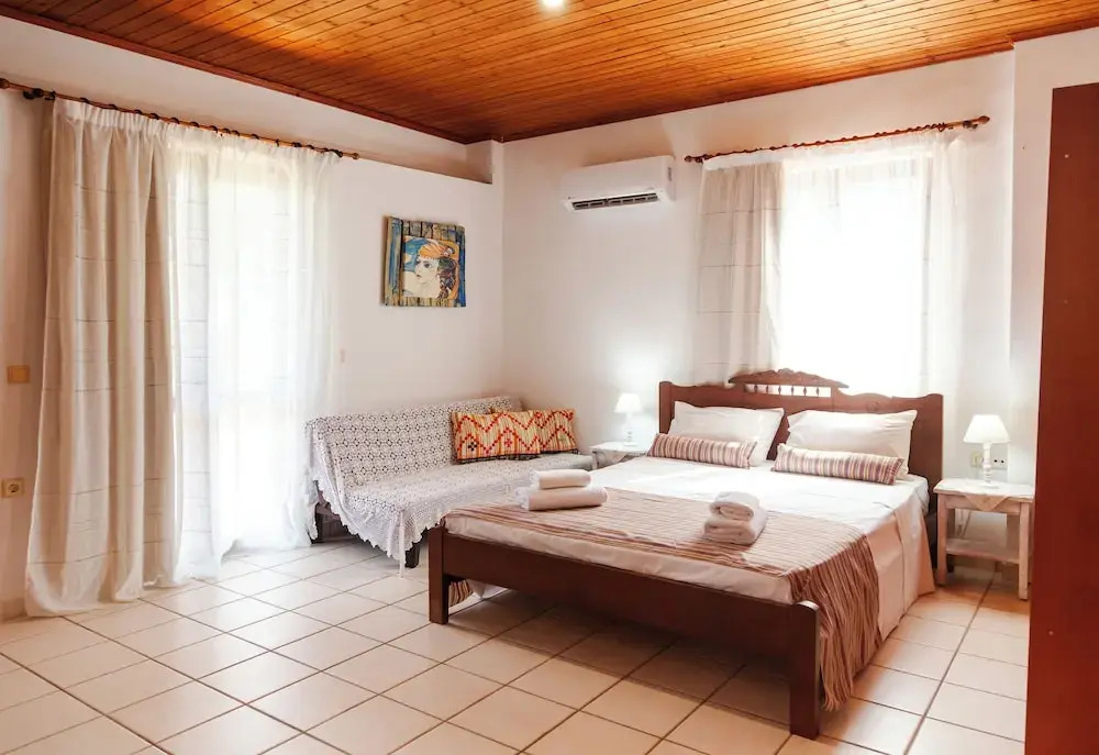 AMNISIADES APARTMENTS