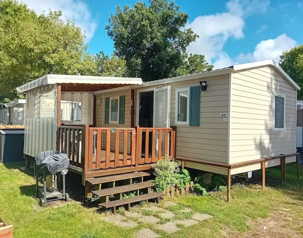 Swanky Mobile Home in Saint Jean de Monts near Seabeach