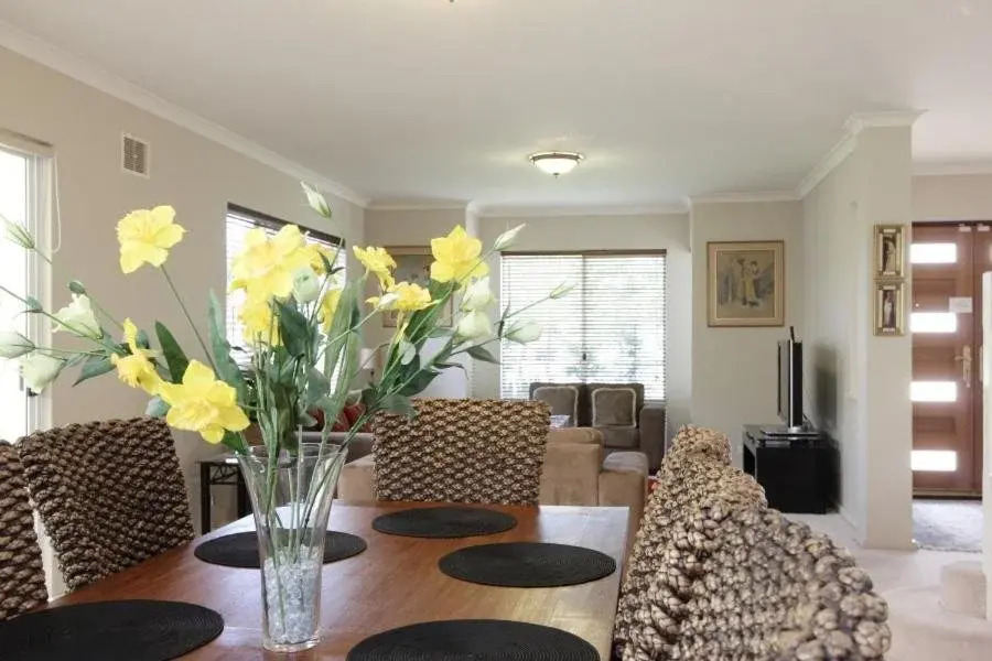 Tea Tree Manor - Perth Holiday Homes