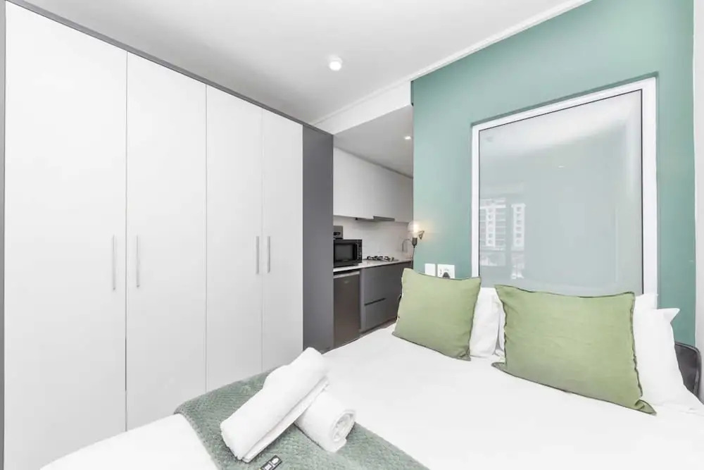 Stunning Studio Apartment With Balcony, Woodstock!