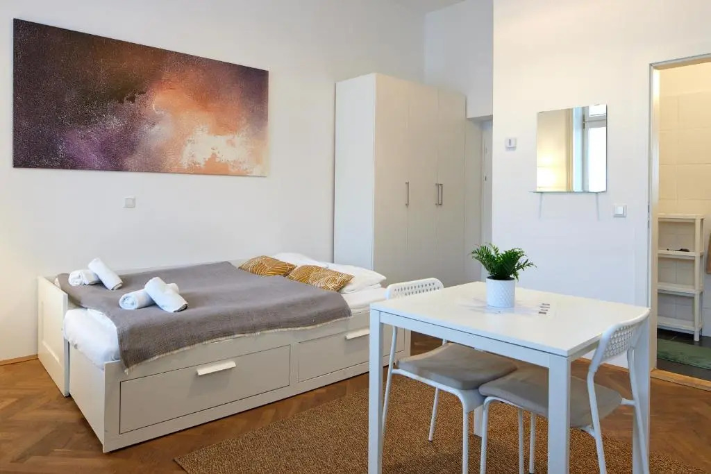 Nice Studio Close To Metro III (Adults Only)