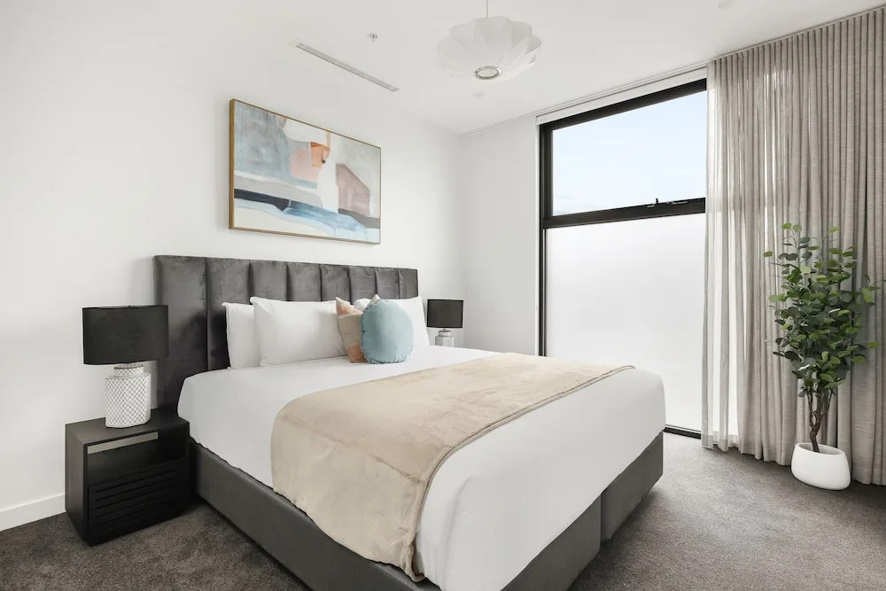Docker Street Apartments by Urban Rest
