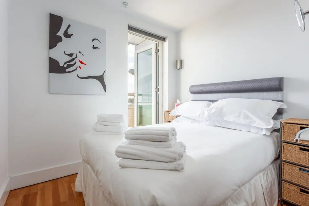 Crows Nest - On Poole Quay, Parking and Wi-Fi included