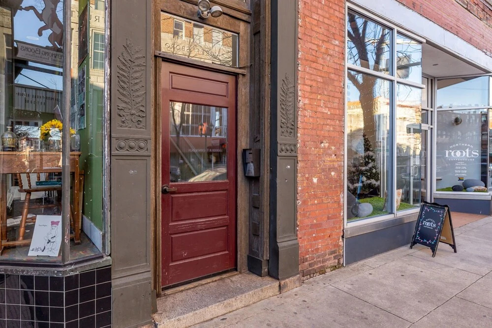 Elm St. Retro Retreat - Downtown Condo